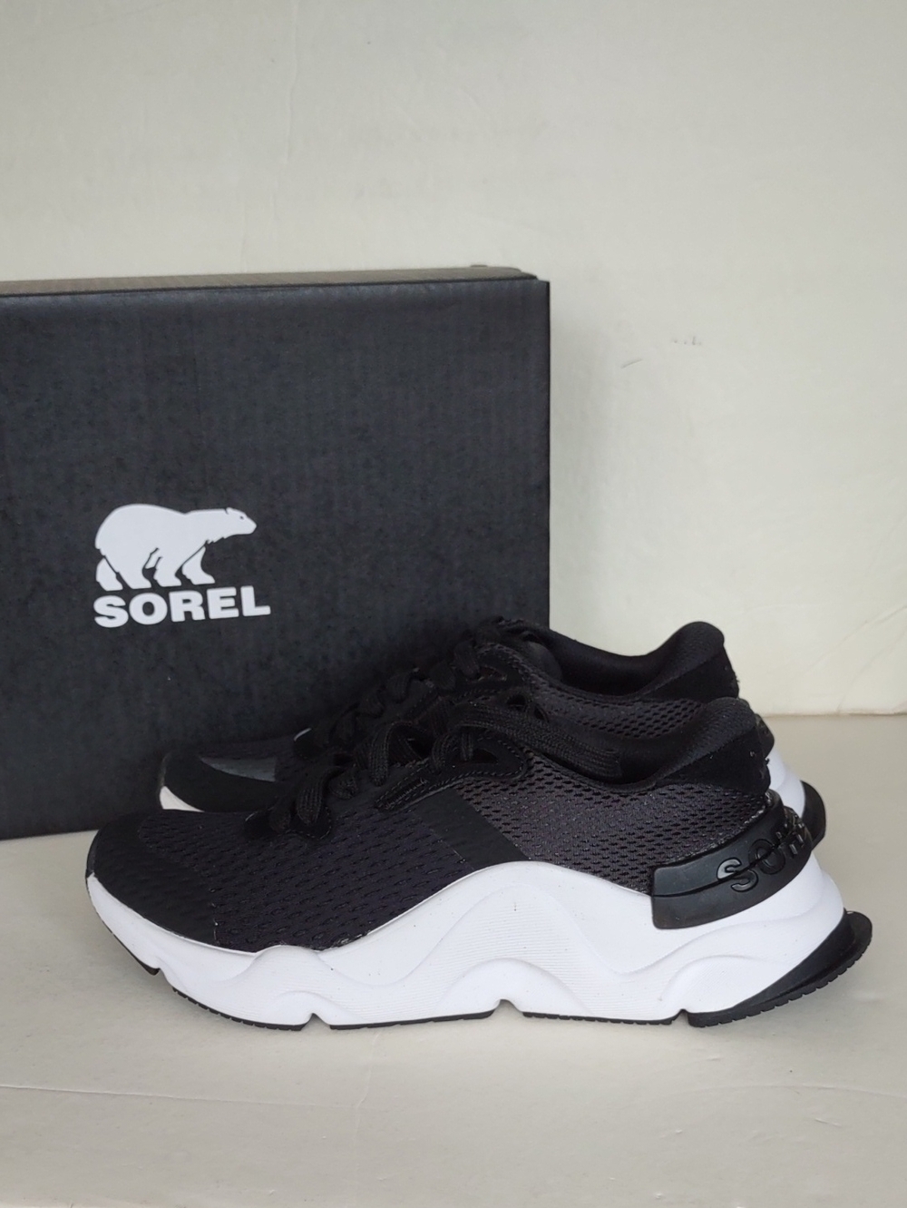 BRAND NEW SOREL KINETIC RNEGD LACE